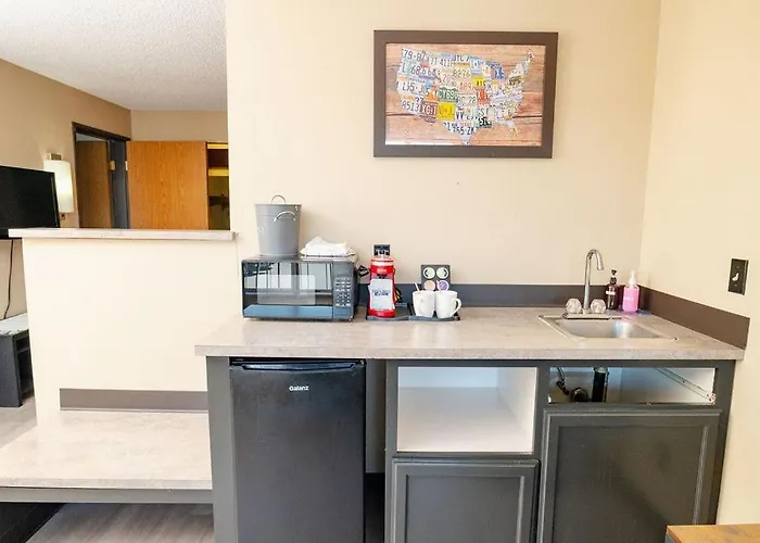 Rose City Inn & Suites